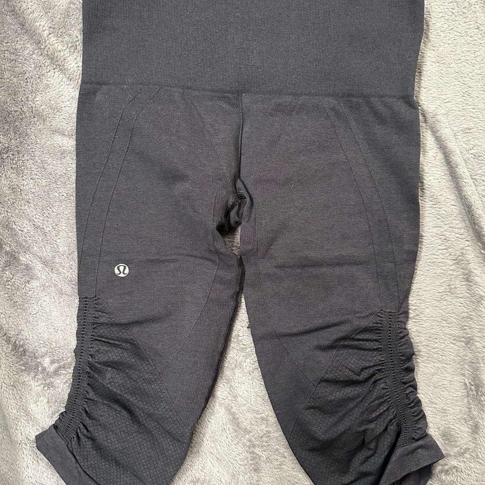 Lulu lemon athletica capris